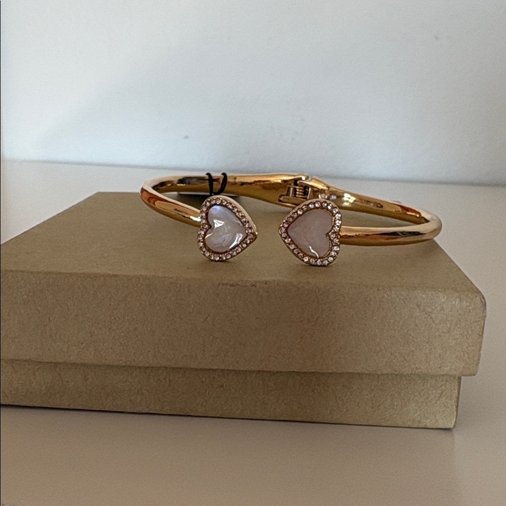 TAHARI Gold/ Mother of Pearl Heart Cuff NWT - Picture 7 of 8
